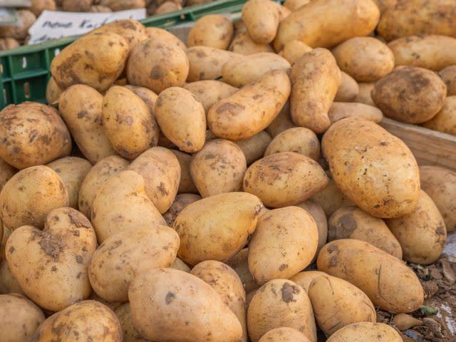 Papa negra seleccionada en Verdulería La Huerta